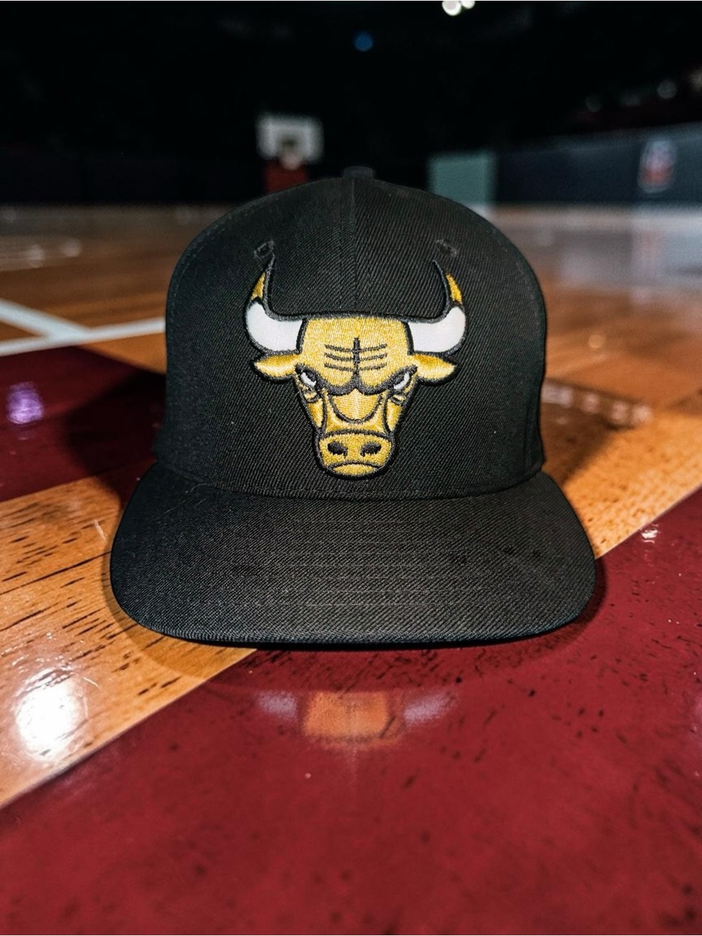 Mitchell & Ness Chicago Bulls Black Snapback Hat NBA Gold Logo Cap